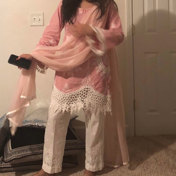 Pakistani designer lawn suit - Picture 2 of 3